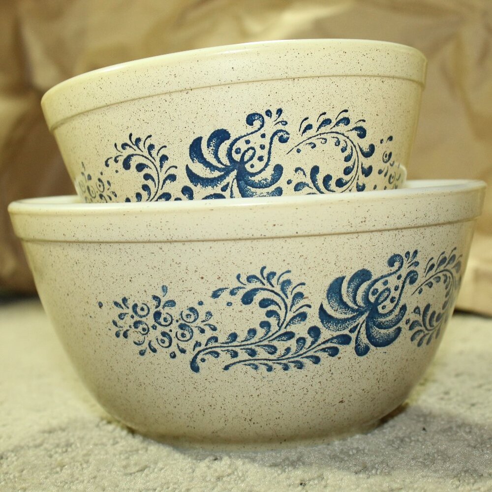 1970's Pair Of Vintage PYREX Homestead Mixing Bowls 401 & 402 Blue w/Tan Specks